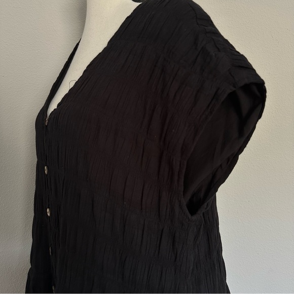 *VESTIQUE* Black Button Shift Dress - Picture 5 of 7